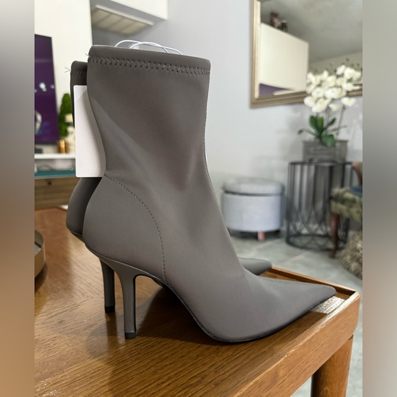 Knife boots H&M sold out rare, NEW- size 4 sock boots , pointed toe blcg - Picture 3 of 12